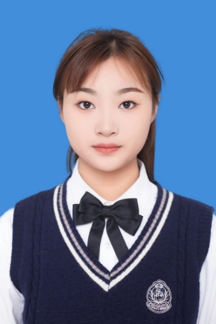 穿着蓝色领带的男子描述已自动生成